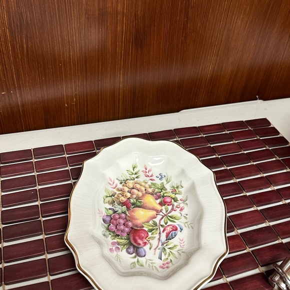 Vintage Avon Plate Decorated with 22K Gold trim and nature fruits - Picture 3 of 10